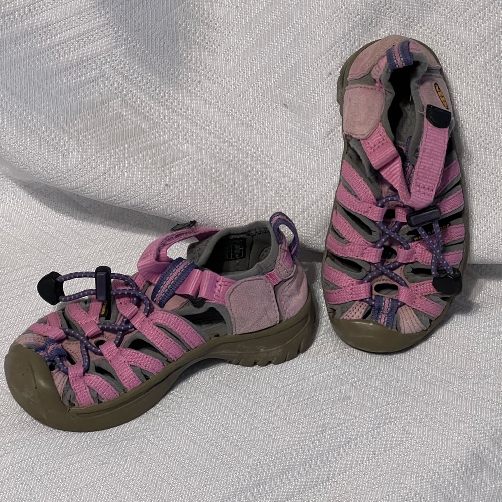 KEEN Newport H2 Water Sandal, Very Berry Pink
Toddler Girls Size 9